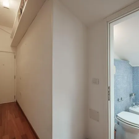 Private Terrace- Modern 5 Minutes From The Sea דירה *
