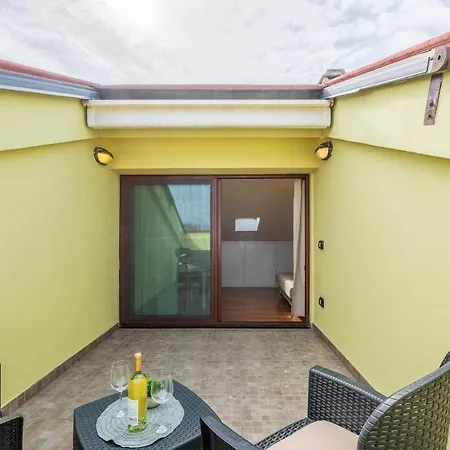 דירה Private Terrace- Modern 5 Minutes From The Sea קליארי