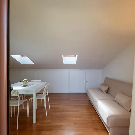 Private Terrace- Modern 5 Minutes From The Sea דירה *