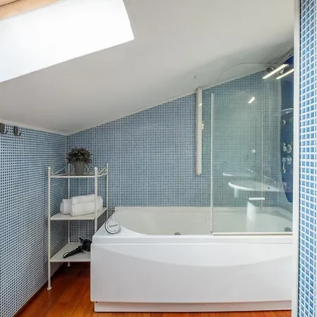 Private Terrace- Modern 5 Minutes From The Sea Apartment