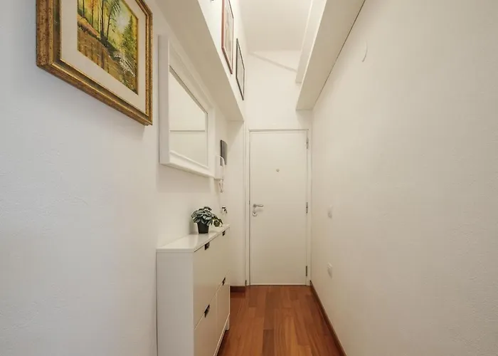 Апартаменты Private Terrace- Modern 5 Minutes From The Sea Кальяри